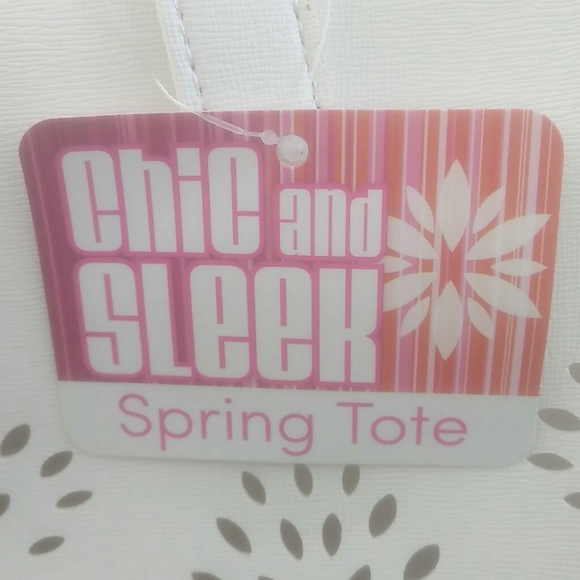 Chic and sleek spring tote - Picture 2 of 5